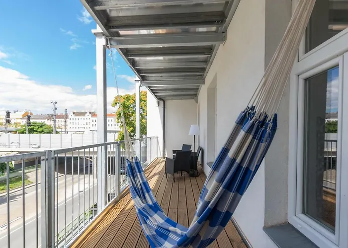 Spacious In Center With Terrace דירה *